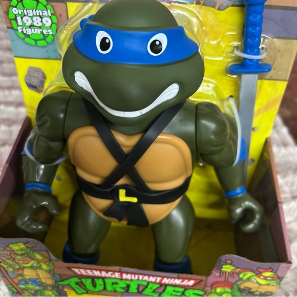 Nickelodeon Teenage Mutant Ninja Turtle Leonardo Original
1989 Figure - Picture 2 of 4